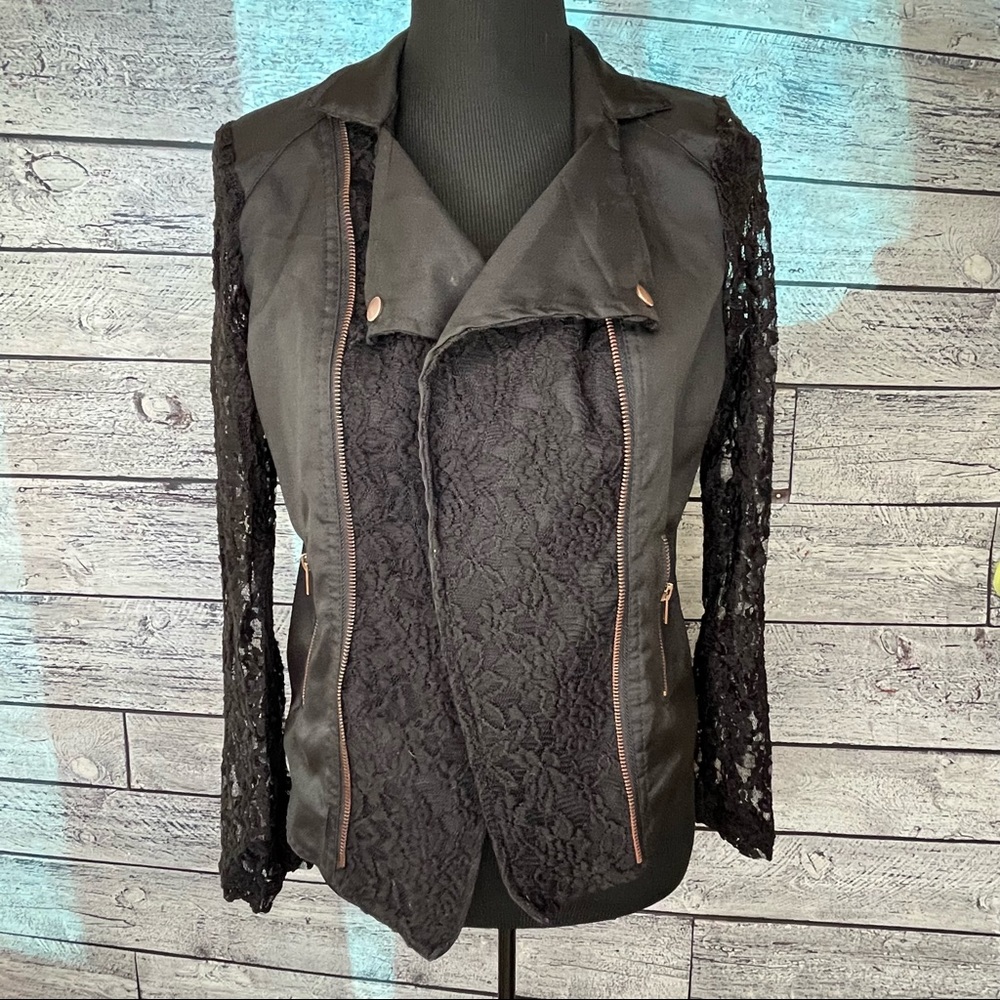 Red Snap Rocker Jacket  Size Large Lace Sleeves